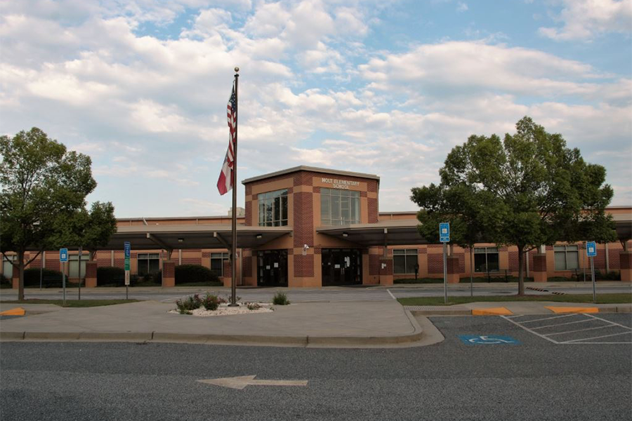 Winn holt elementary school building front