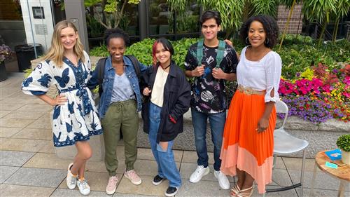 5 teenagers in fashion