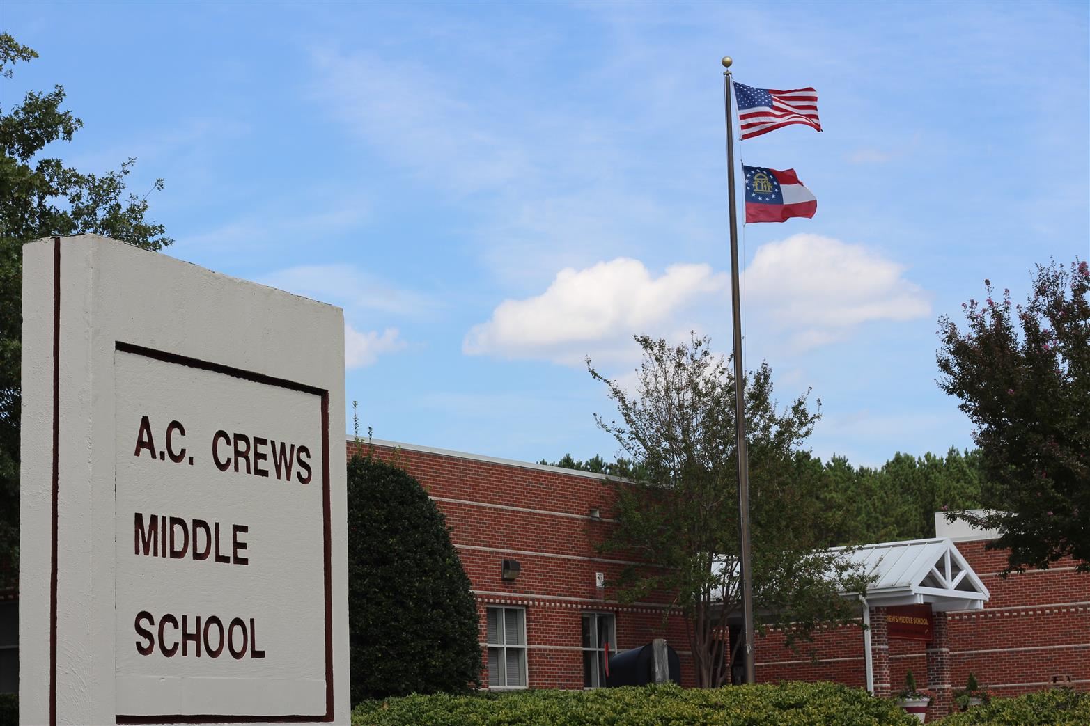 Photo of front of Crews Middle School 